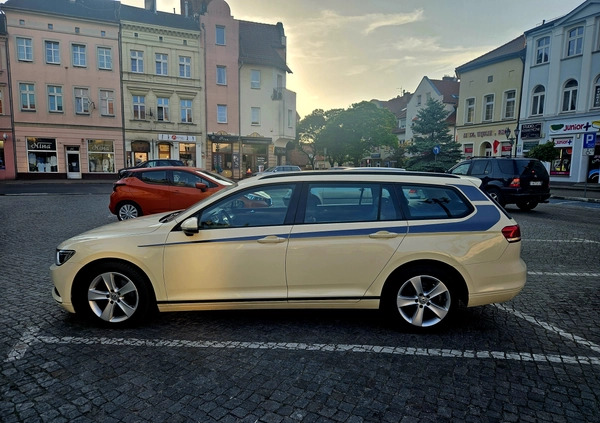 Volkswagen Passat cena 36999 przebieg: 380000, rok produkcji 2015 z Góra małe 497